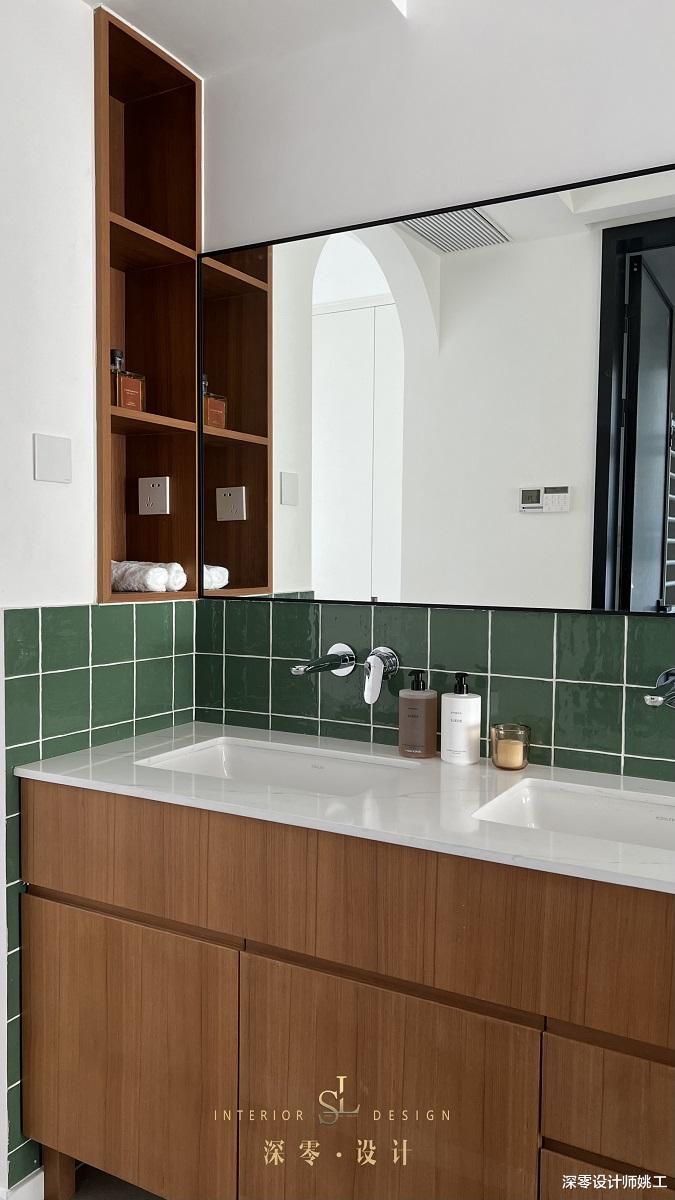 看他们清爽舒适的118㎡，厨房隔断半墙延伸吧台做餐桌，就餐的氛围就来了