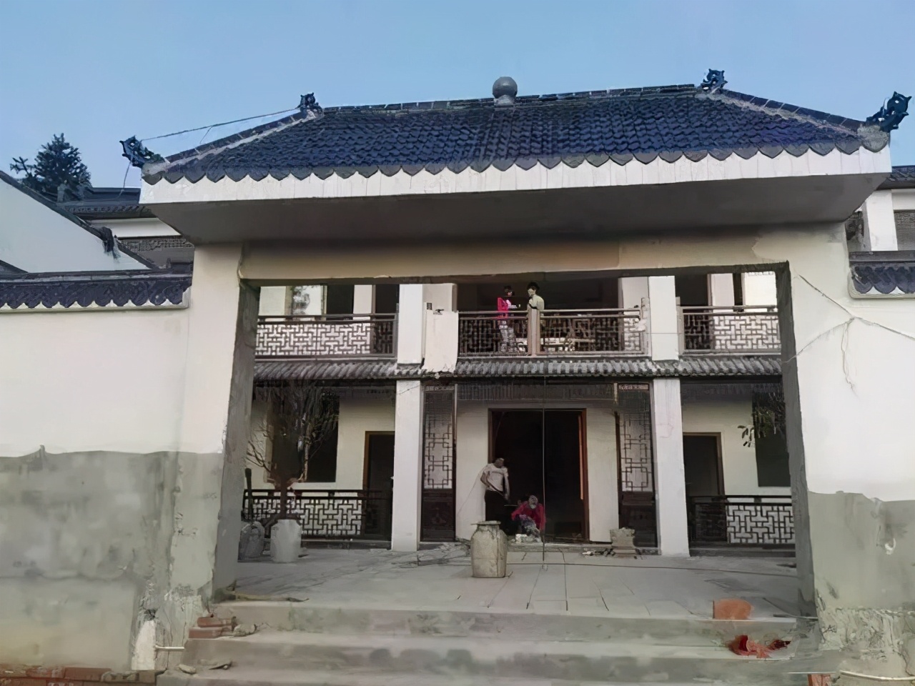 |花80万给公公婆婆盖养老房，有山有水有院子，成村里第一豪宅