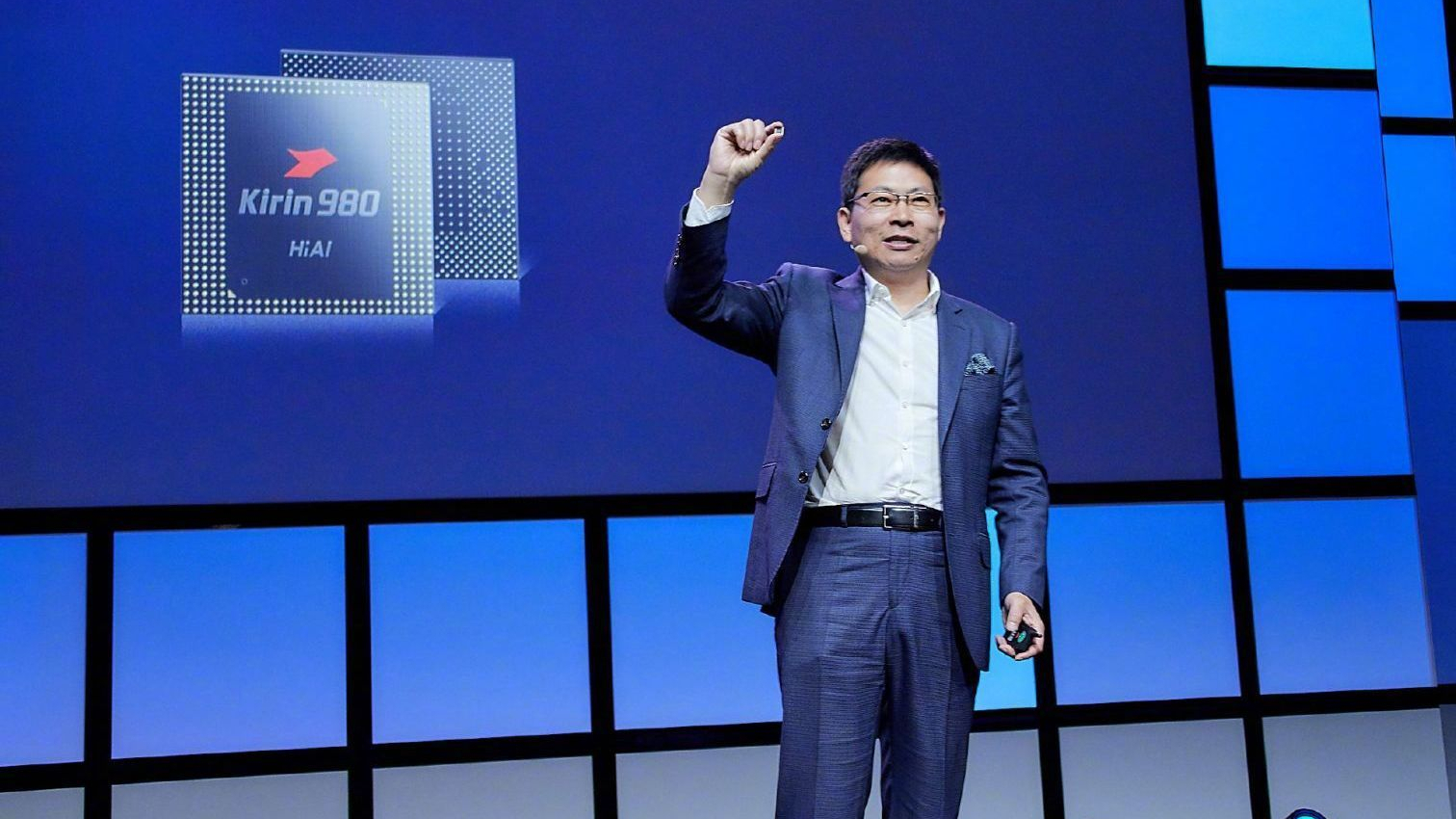 华为|7.3亿元!华为联合京东方做出“大动作”,比尔盖茨的话要应验了