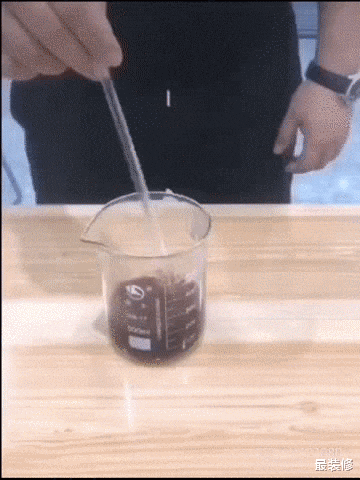 下水道堵了还用热水冲？老师傅教你几招，快速疏通没异味！