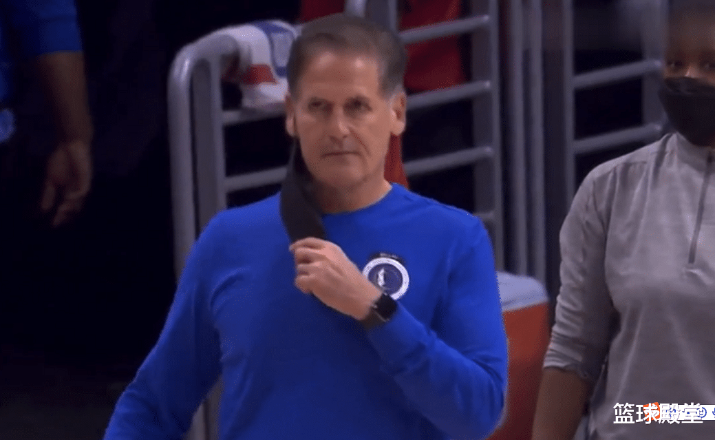 快船队|快船淘汰独行侠！小卡呆板，众人安慰77+乔治送球衣，鲍尔默嘚瑟