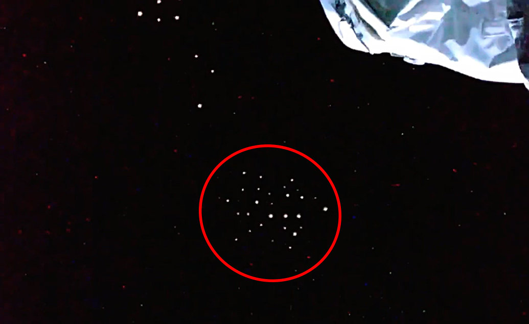 国际空间站 国际空间站夜间直播，拍到40个排列整齐的发光UFO，随后信号中断