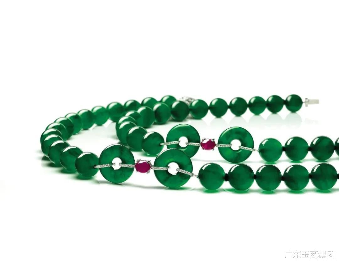 翡翠手镯|3600万满绿翡翠手镯引领风骚！2021春拍佳绩捷报！