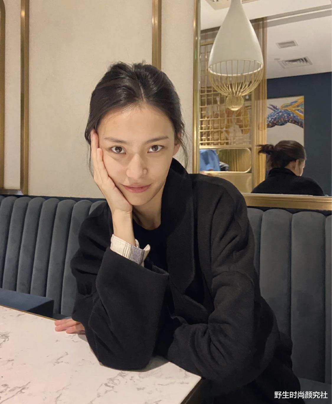 明星素颜 女人再懒，素颜出门也别忘记涂口红，这几支色号让你气质更出众