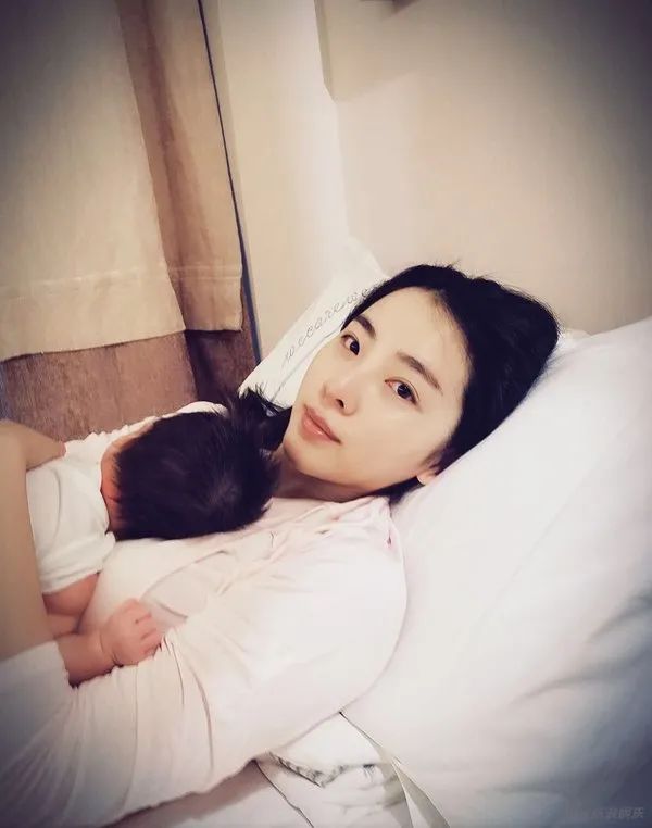 赵本山|35岁李思思真人到底长啥样？看她素颜时的样子，是谁的初恋？