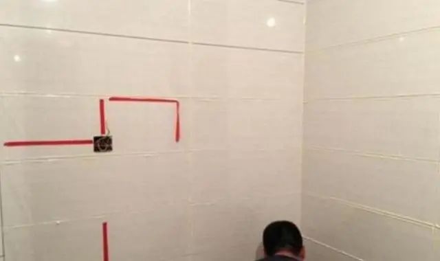 |墙砖脱落,业主想让泥工承担损失,美缝师傅却说还能补救!