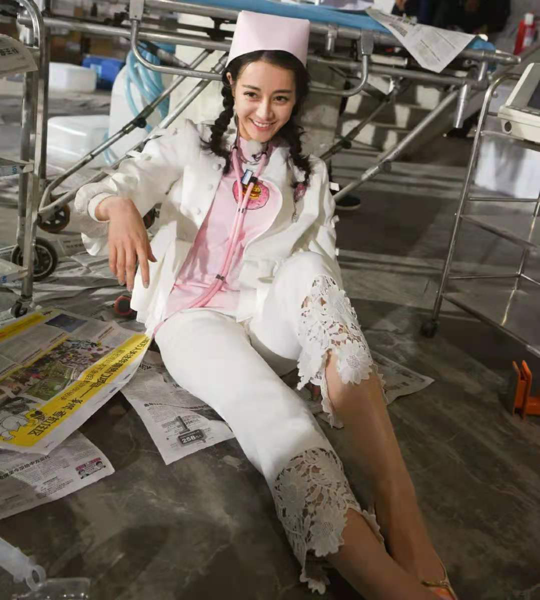 邢昭林|还记得迪丽热巴穿护士服的大片吗？如今被翻出，1小时流量破千万