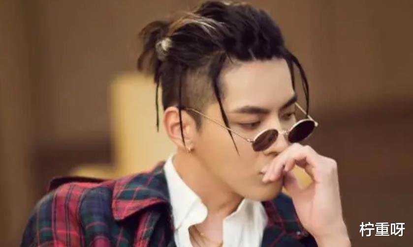 吴亦凡|知情人曝吴亦凡牢房现状，不适应牢中生活，一再让狱警带去看医生