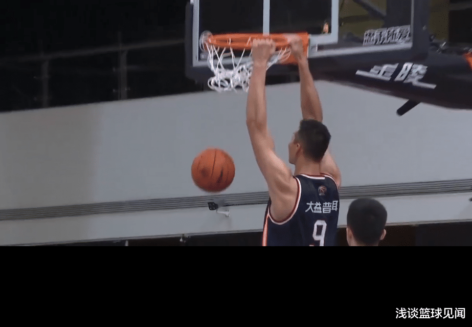 廣東男籃|天津3分雨逼得廣東落后，大哥阿聯(lián)都無(wú)濟(jì)于事，小弟徐杰發(fā)飆了