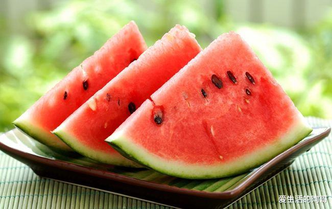 爱生活的陶哥|三伏天“冬病夏治”，吃3样，忌2食，喝1水，排湿毒，健康过夏天
