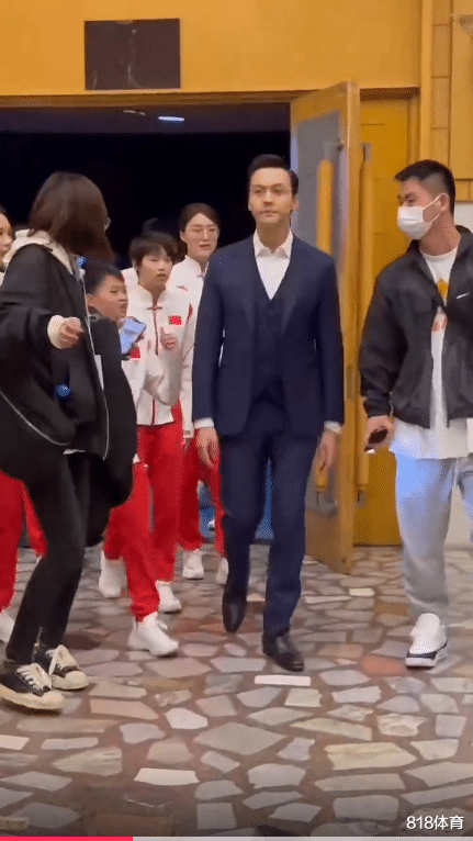 陈伟霆|社交牛逼症! 全红婵追星男神陈伟霆, 自来熟讲粤语, 王涵: 红姐你去哪?