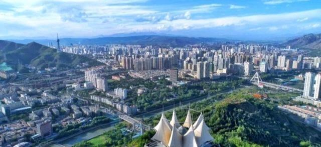 清影乱华裳 西宁，青海省会城市，按人均GDP计算，全市仅属于总体小康水平！