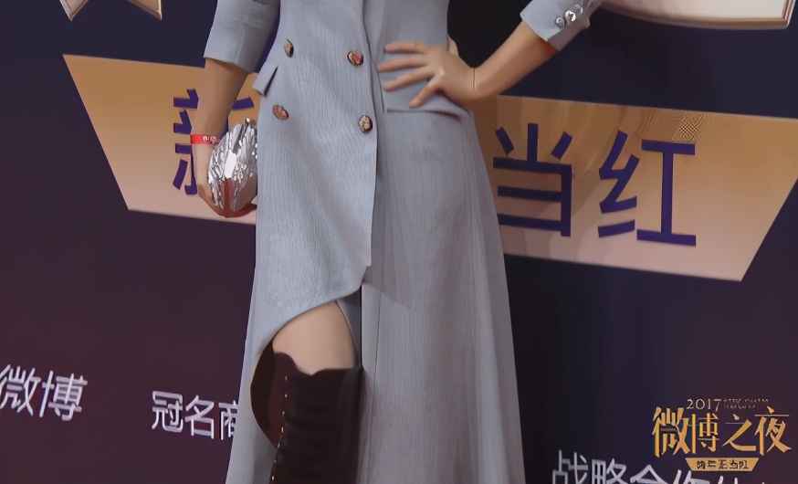 郭麒麟|马丽不再扮“男人婆”，光腿穿西装裙走红毯，短发也挺有女人味的