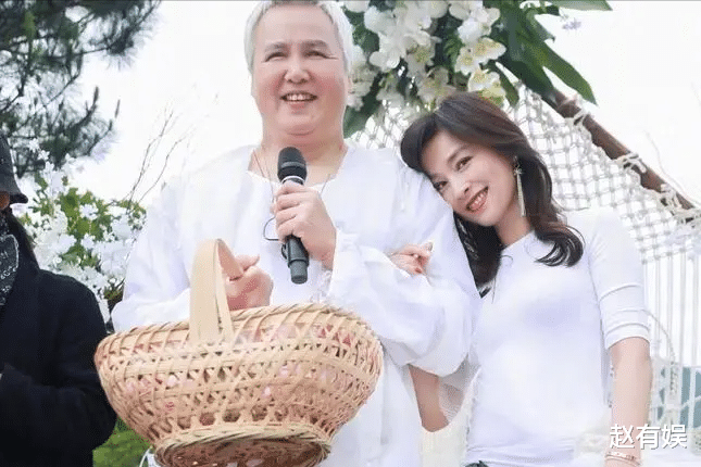 张庭|消费百万和明星合影，据爆料称排队到凌晨2点，这2人不简单！