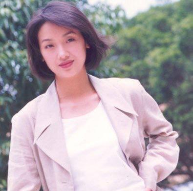 刘德华|她曾辜负华仔，53岁了苍老憔悴现身，从女神到素面朝天的家庭主妇