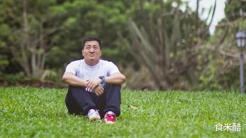 继承亿万财产,23岁新加坡男孩,痛苦不已