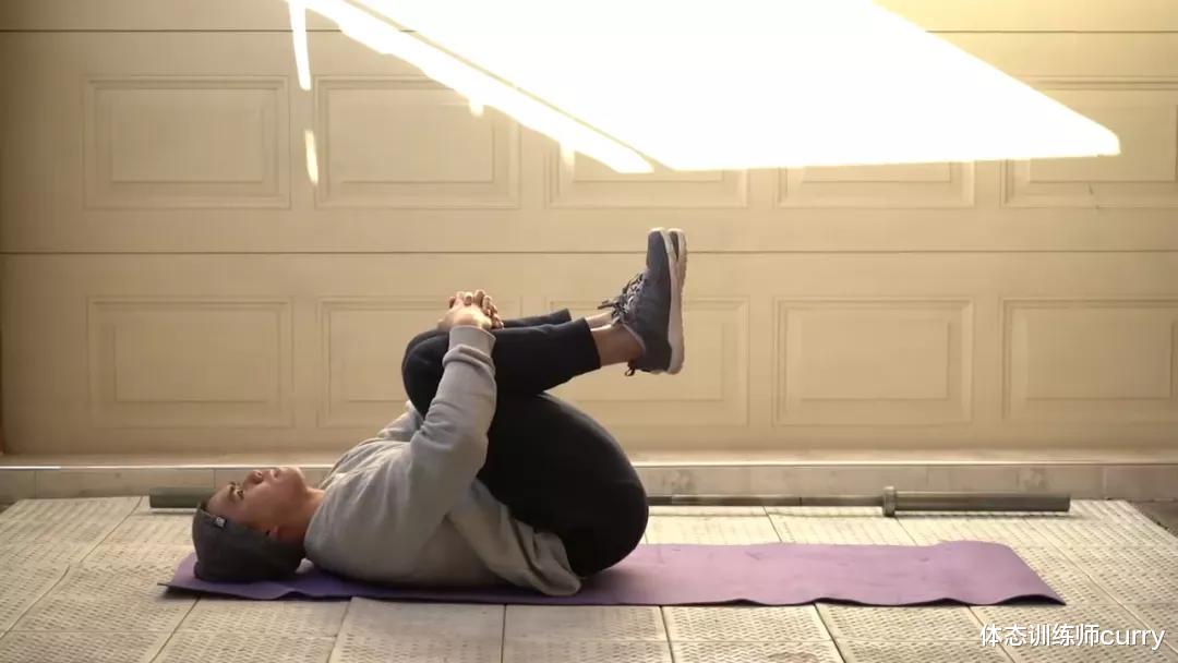 贫血|?11个拉伸动作,彻底解决“腰部”疼痛僵硬、还你一身轻松!