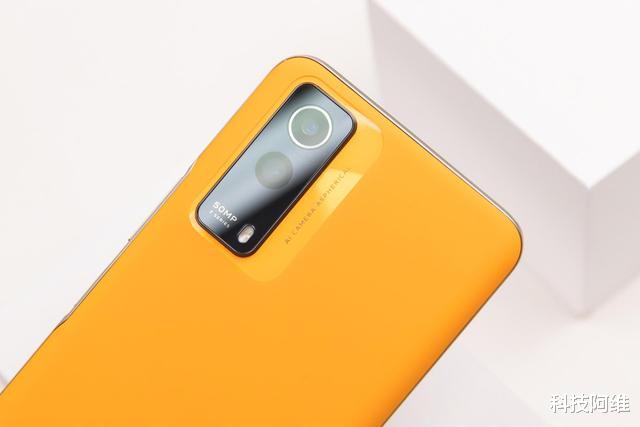 iqoo|128GB+5000mAh，现已跌至1299元，优质新机已沦为标准千元机