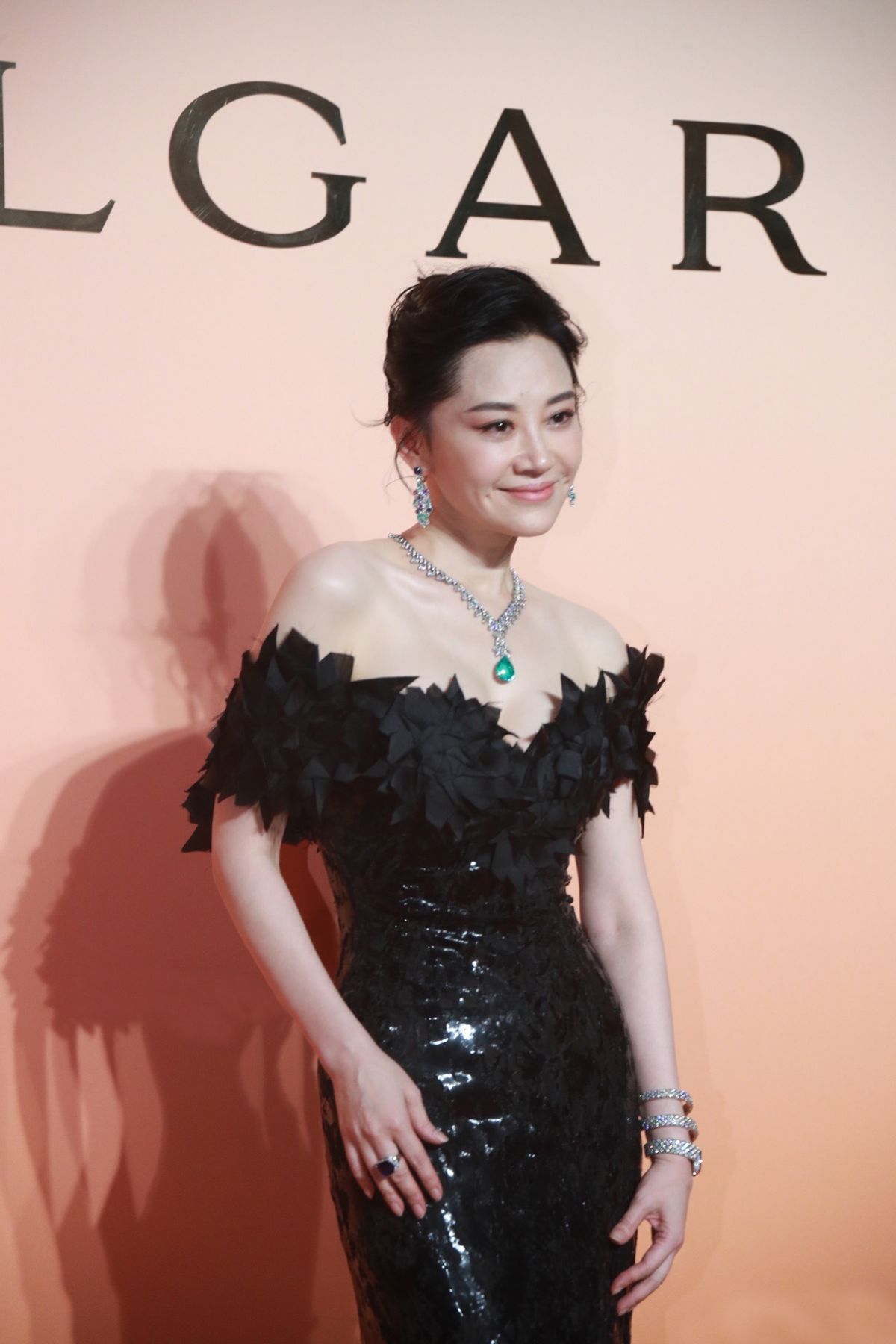 大表姐的时尚圈 52岁许晴活动生图曝光,颜值和身材真没得说,身穿礼服裙尽显高级