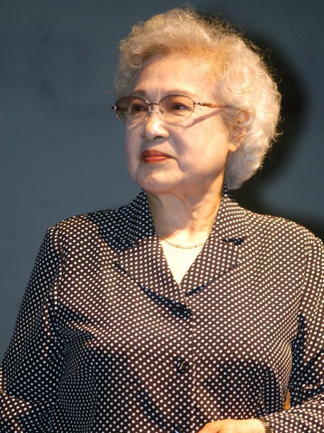 秦怡|秦怡“不值得羡慕”的百岁人生：二婚丈夫出轨胞妹，照顾病儿43年