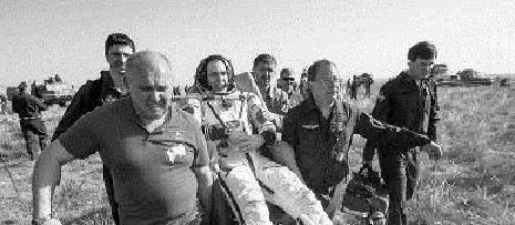 航天器 我国的航天器在返回时，万一落到别的国家，该怎么办？