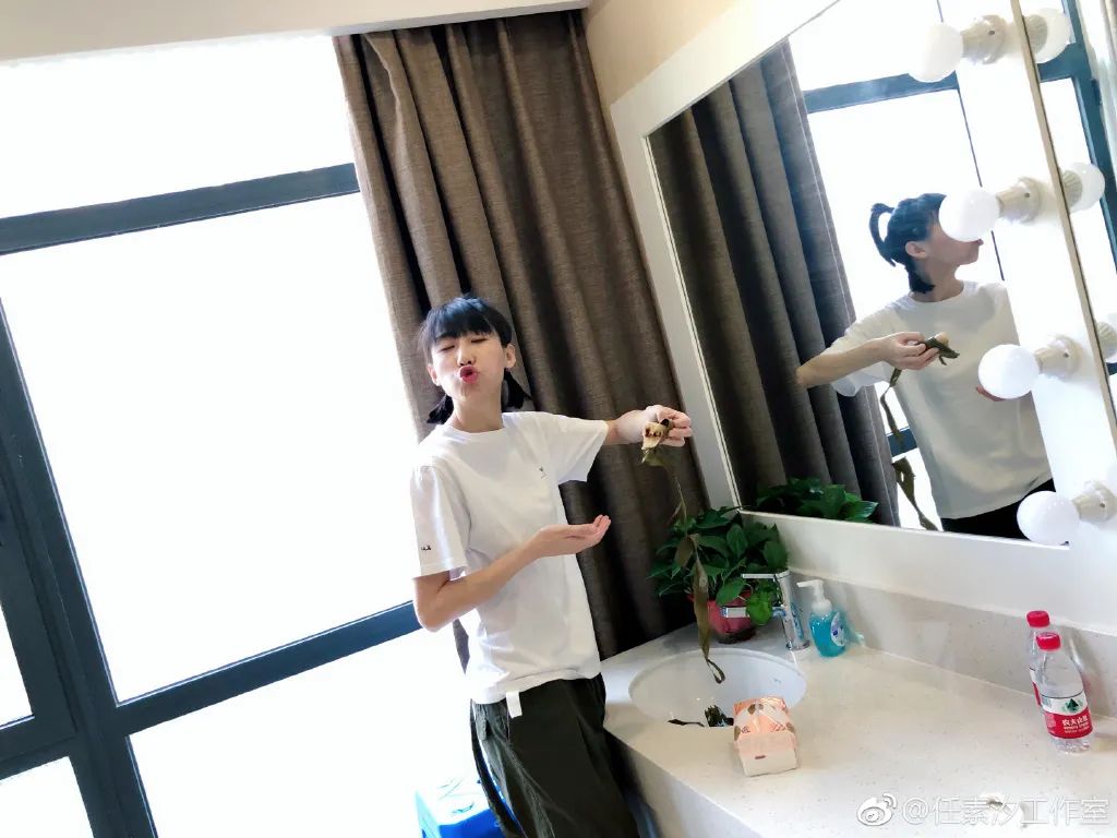 易烊千玺|承认“出轨”却火速翻身，她比白百何好运