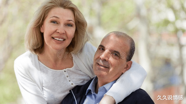 久久说情感|与丈夫常年闹矛盾，50岁女人出轨36岁小伙，倒贴积蓄却人财两空