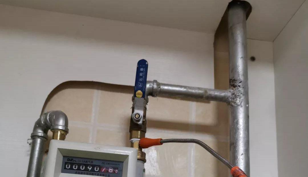 家里的燃气管能走橱柜下面吗?装修时,怎么改?有哪些要求?