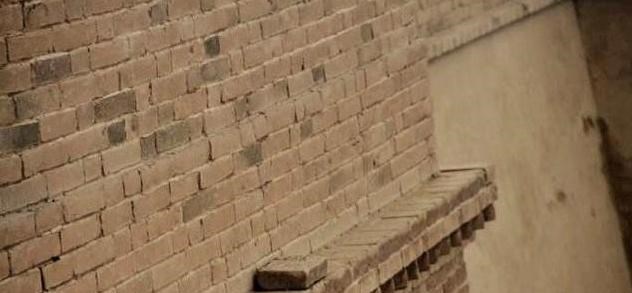 悦姐儿知识|嘉峪关城墙上，为什么多出一块砖？至今无一人敢动