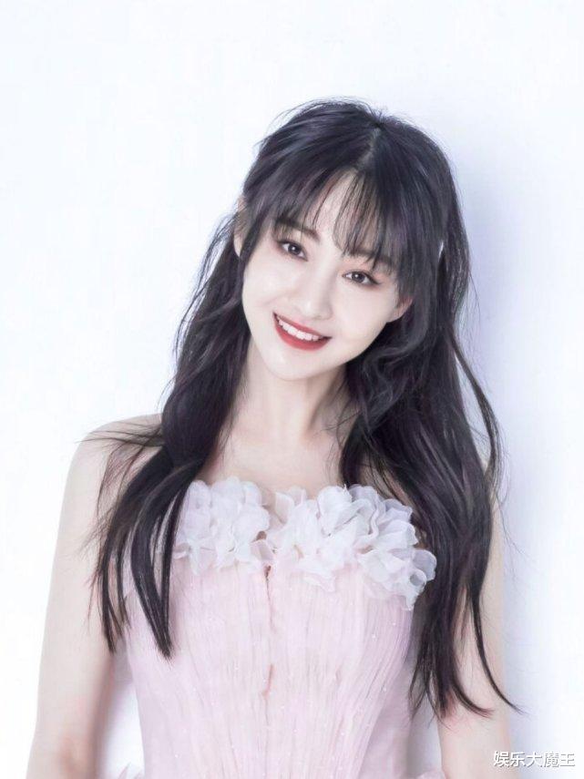 郑爽|郑爽澄清弃养后粉丝沦陷广电，要求对郑爽解除封杀并道歉，网友：别做梦了