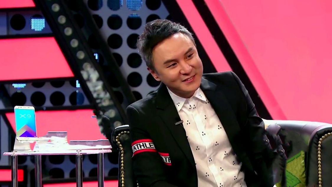 薛之谦|曾和何炅平起平坐，如今早已沦为路人，连薛之谦也帮不了人家