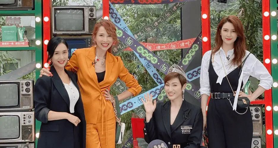 纺织服装时尚内参|Jason Wu 告诉你周末逛超市要这么穿!宽松针织毛衣搭配阔腿裤