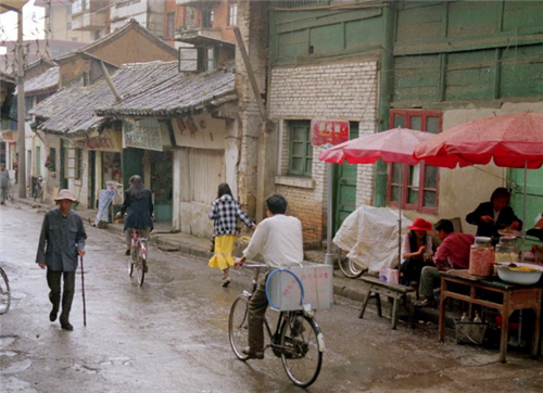 1995年云南旅馆杀人案:59岁老汉平均一月杀一人,因脸上大痣暴露