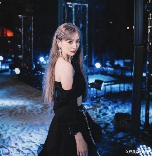 久经风霜的脸庞|38岁佟丽娅大胆尝试露脐装，高清镜头下也好美，长相精致似洋娃娃