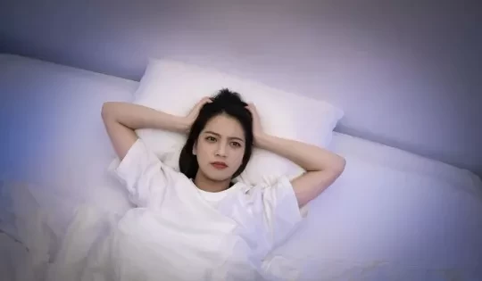 町芒评测 熬夜后出现这些症状，这5个方法很养肝