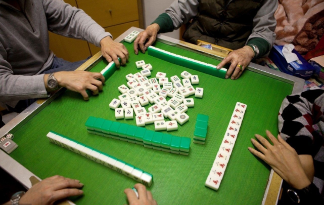 打麻将|打麻将老是输？答案：不是技术不到家，而是你的位置坐错了