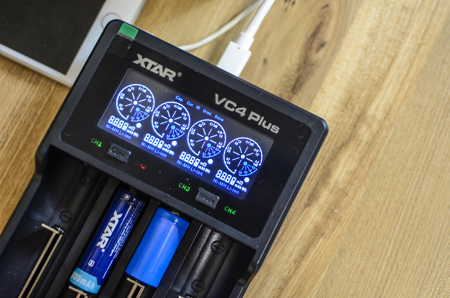 AirPods|顺应科技再升级，全能快充很方便：XTAR VC4 Plus充电器