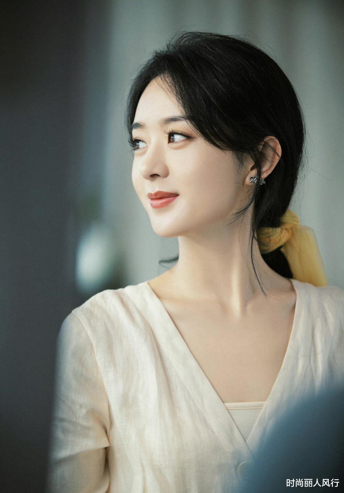 赵丽颖|赵丽颖终于成熟了！中秋节造型 “人淡如菊”，穿黄色优雅到骨子里