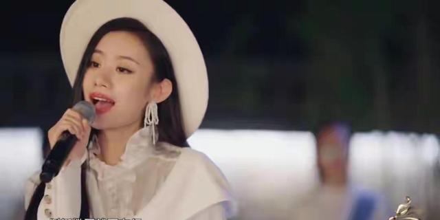 单依纯|《好声音》总冠军单依纯伍珂玥同框了,不过两人的差距也很明显