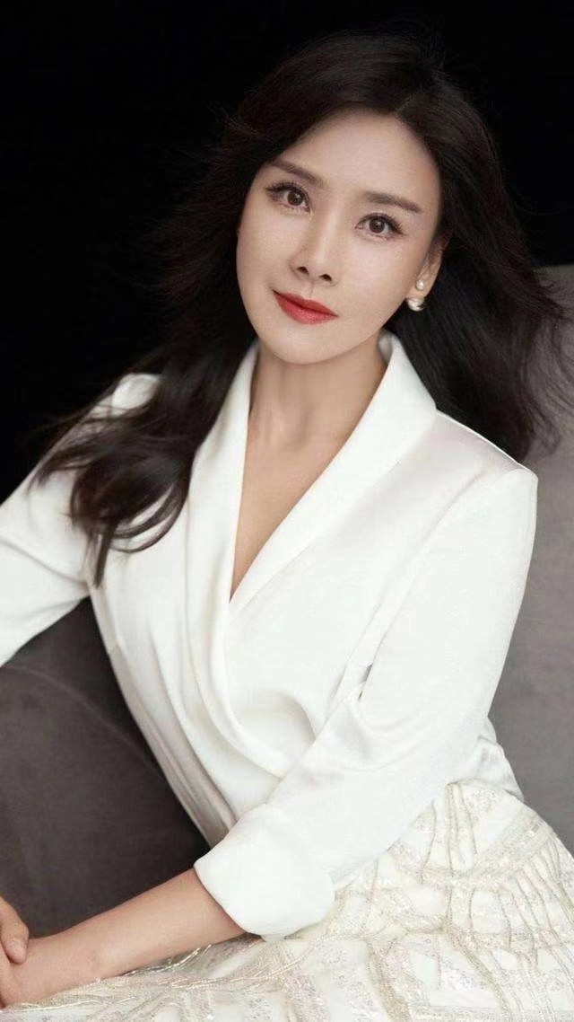 王冠|何琳：嫁给母校老师，为公婆息影5年，我一生只结一次婚