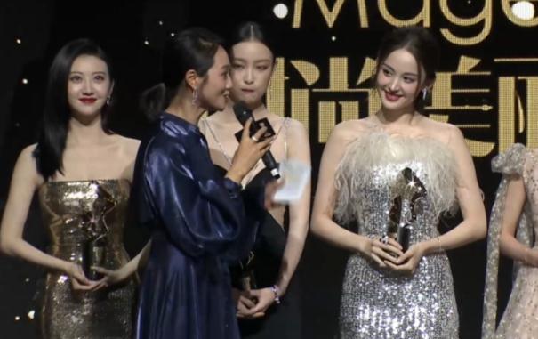 主持人|女主持读新闻时潸然泪下，伙伴赶紧救场，观众反而赞叹她心地善良