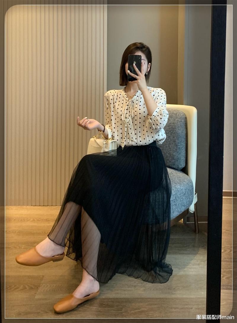 服装搭配师main|给我这两款百褶半身裙，能还你一周穿搭不重样