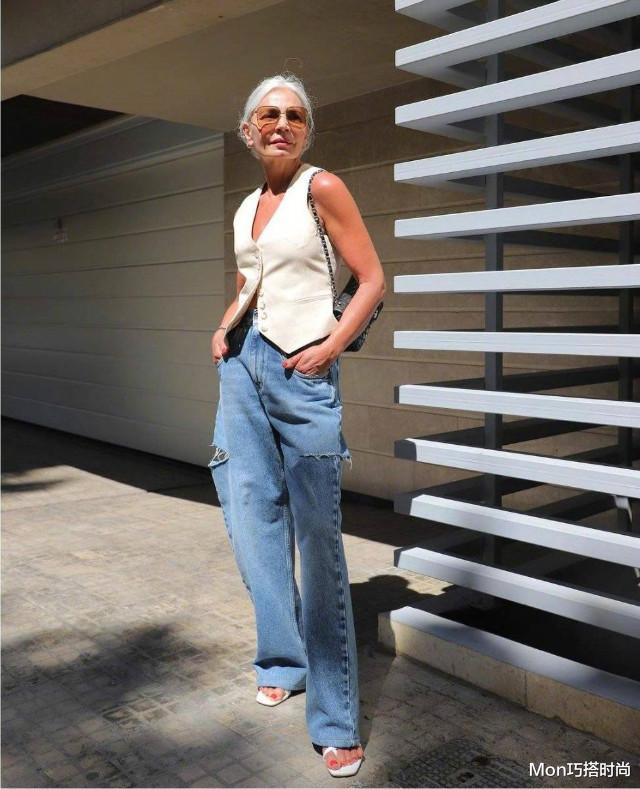 Mon巧搭时尚|年过50的女人，穿衣打扮别作妖，只要做到：不装嫩也不显老就好看
