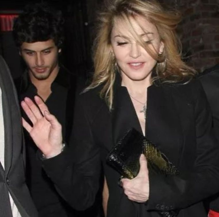 麦当娜|征服大虫罗德曼，小36岁男友怀里撒娇，63岁麦当娜被宠成小女孩儿