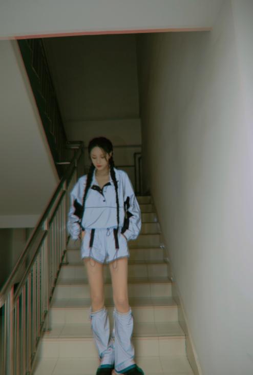 大时尚大观点 沈梦辰卖二手衣服，价格翻倍被嘲上热搜，难道还得养家糊口？