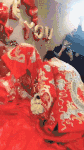 女装 “一男子为了庆祝基友退役归来,竟女装欢迎?”