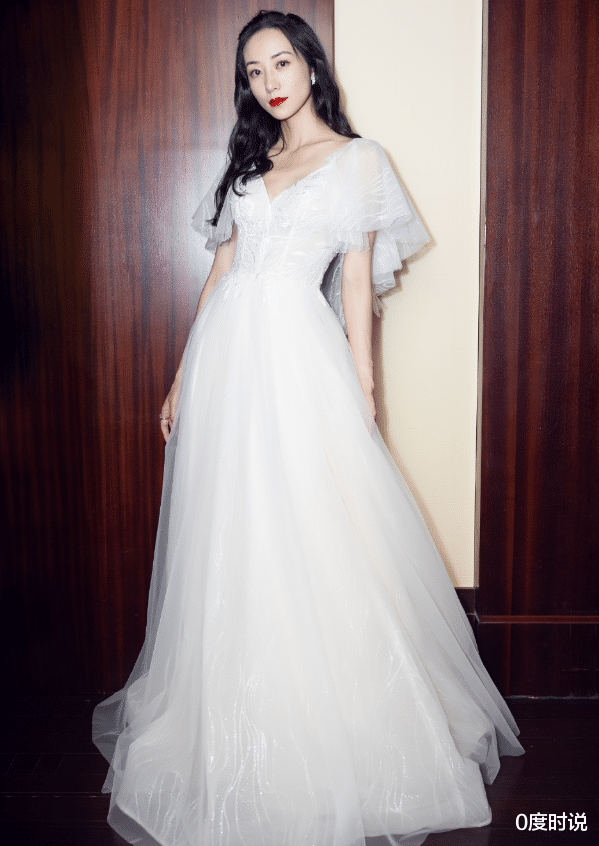 韩雪|韩雪不愧是全网“最干净女星”，当她穿起气质白裙，有谁比得上