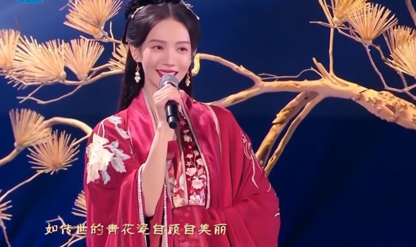 金晨|金晨新年秀身材，肌肉线条明显网友喊话出教程，姐姐一心搞事业