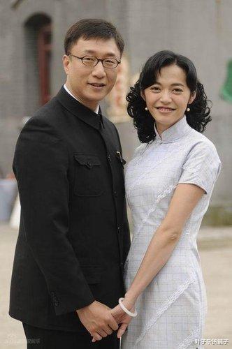 孙红雷|2008年《潜伏》拍摄现场，孙红雷突然指着姚晨的鼻子骂：你这个榆木脑袋