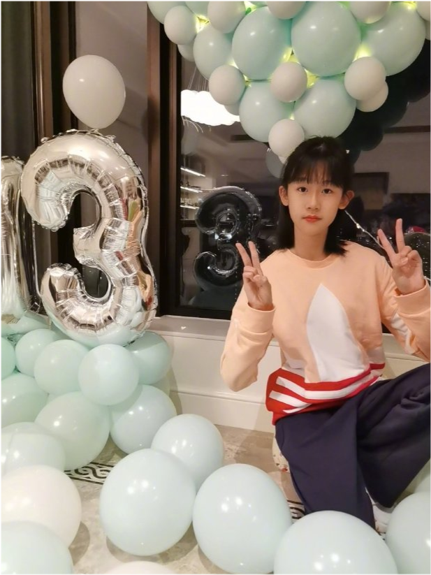 时尚风行派 陆毅身材暴瘦帅回小鲜肉！贴心给女儿庆生，贝儿穿卫衣大长腿吸睛